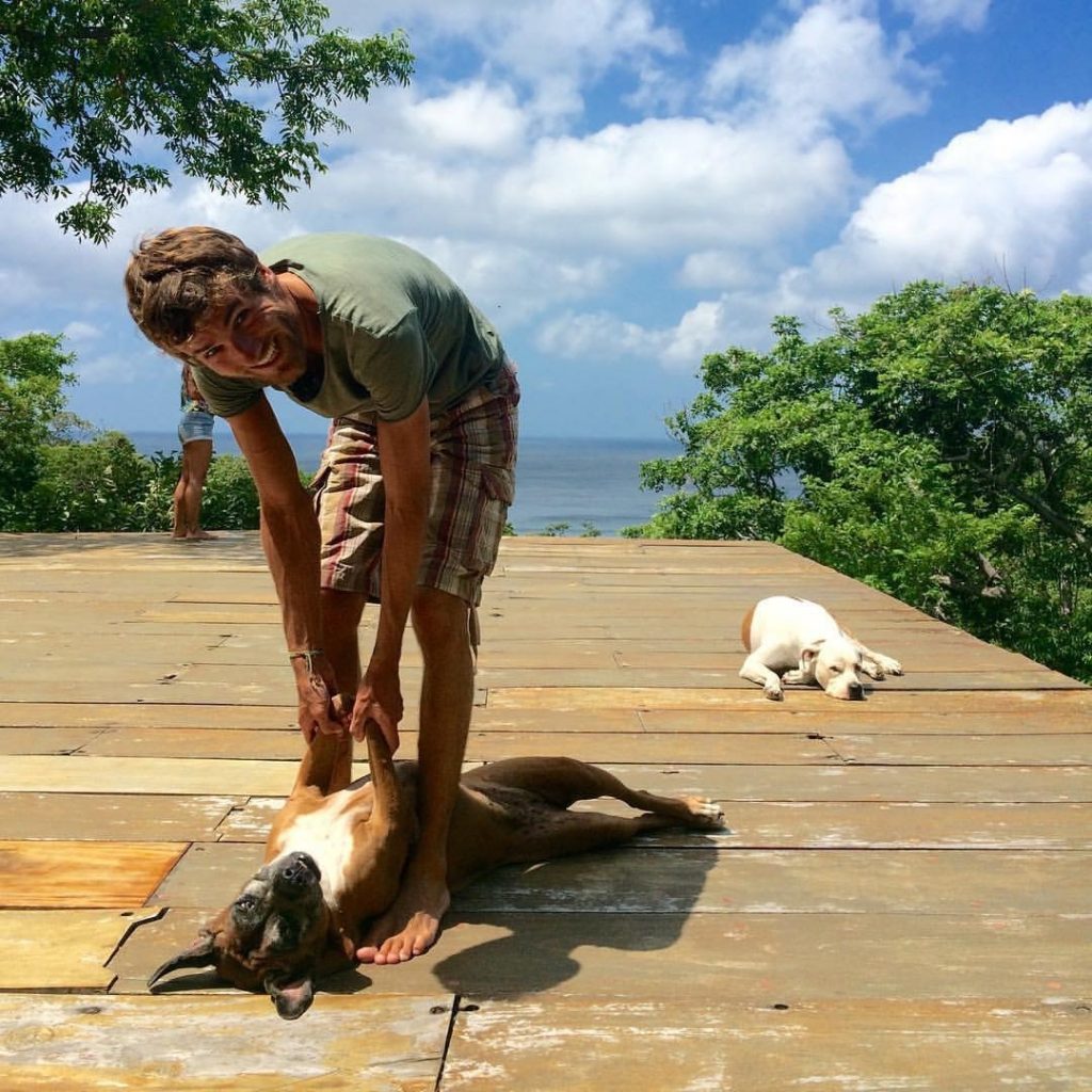 Nicaragua. Manager, surfleraar en chef-kok.