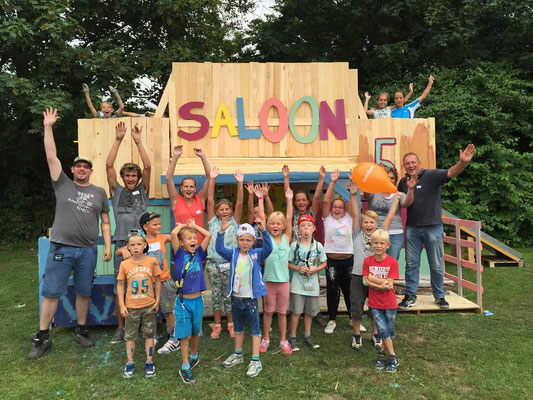 Timmerdorp 2017. Hutten bouwen voor kinderen van de basisschool.